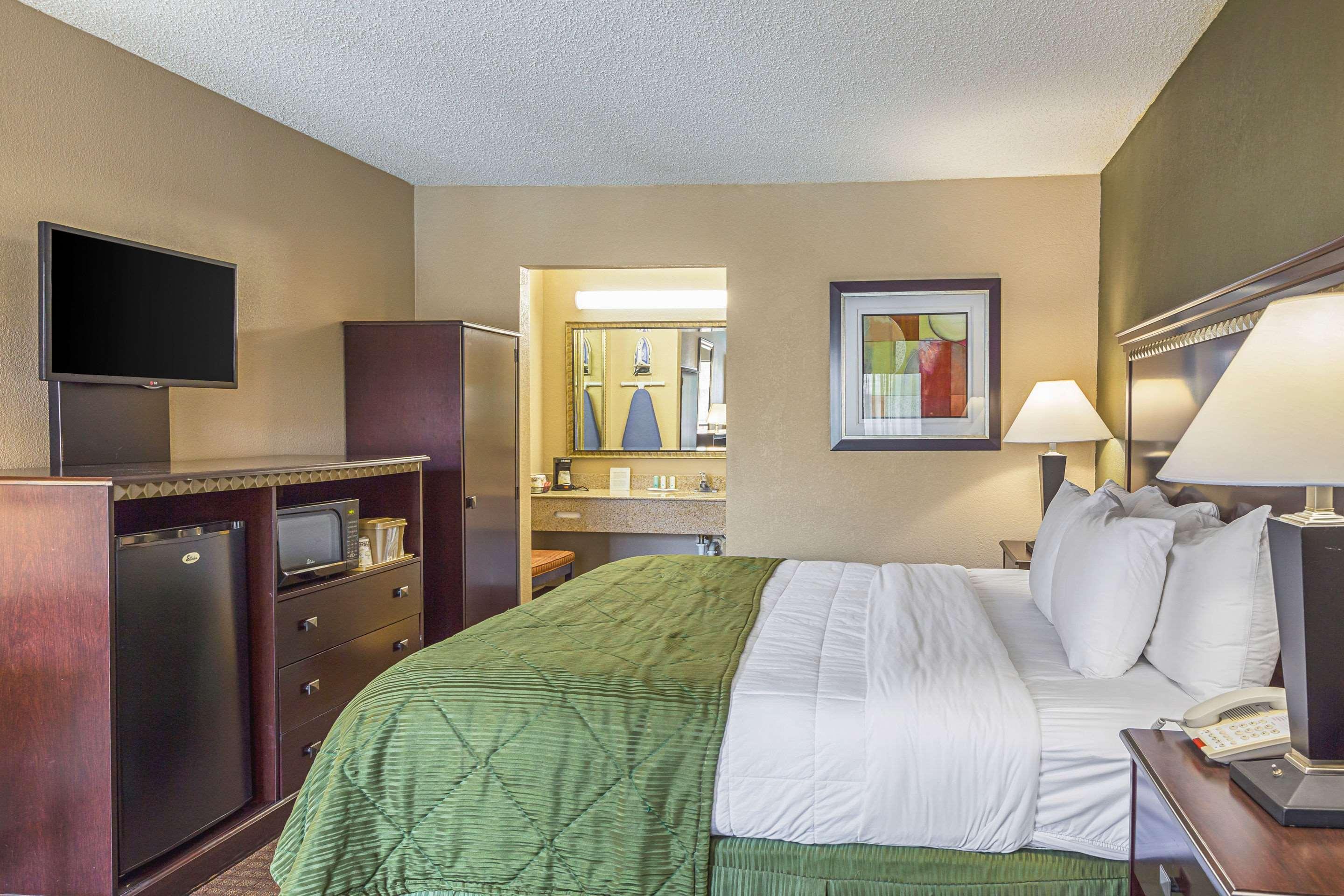 Quality Inn & Suites Greenville - Haywood Mall Kültér fotó