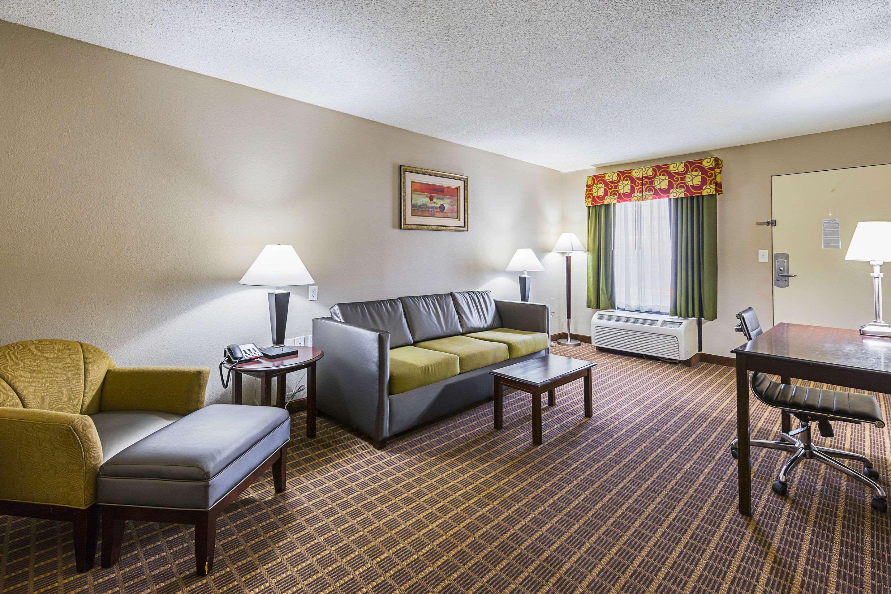 Quality Inn & Suites Greenville - Haywood Mall Kültér fotó