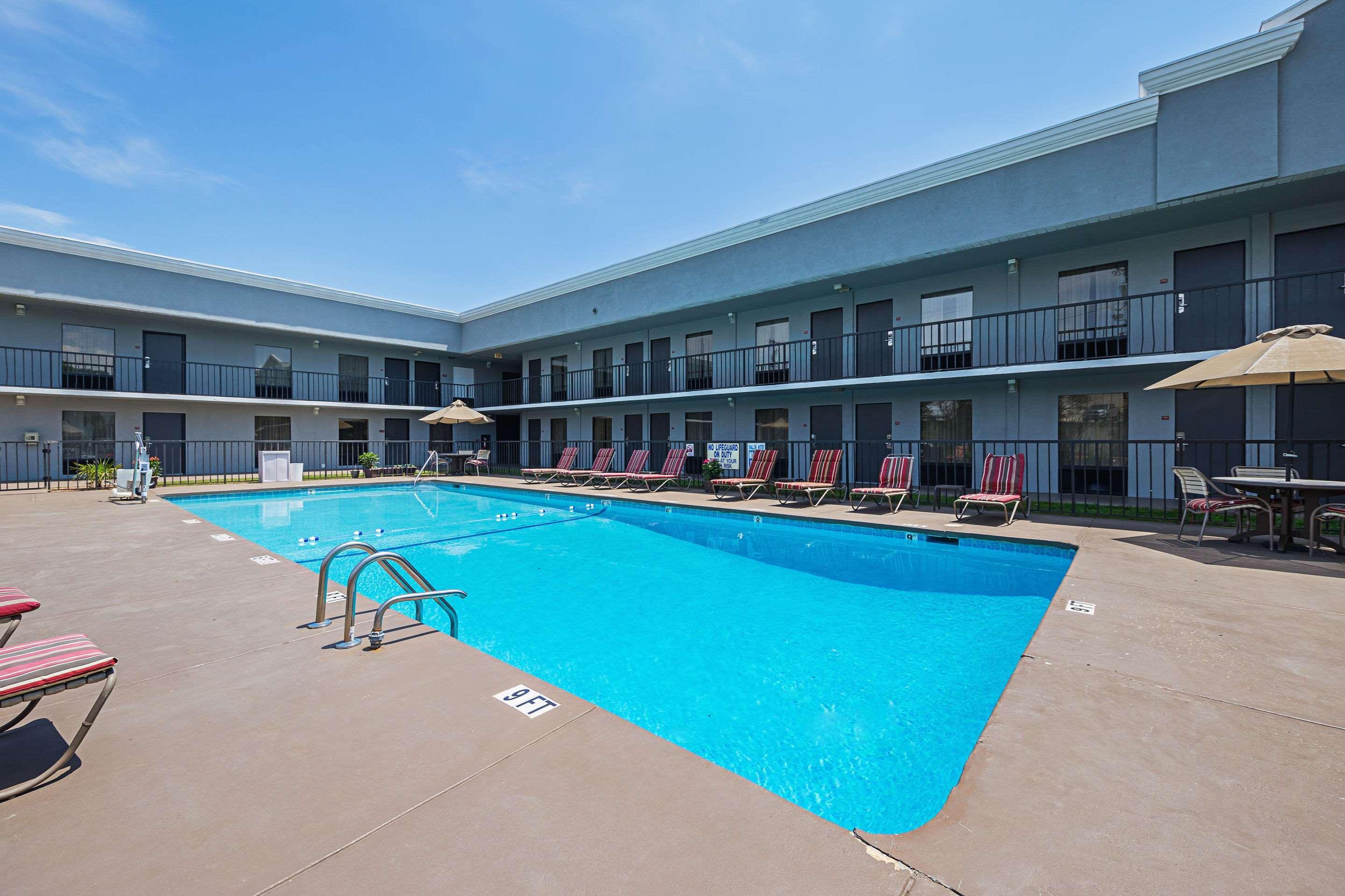 Quality Inn & Suites Greenville - Haywood Mall Kültér fotó