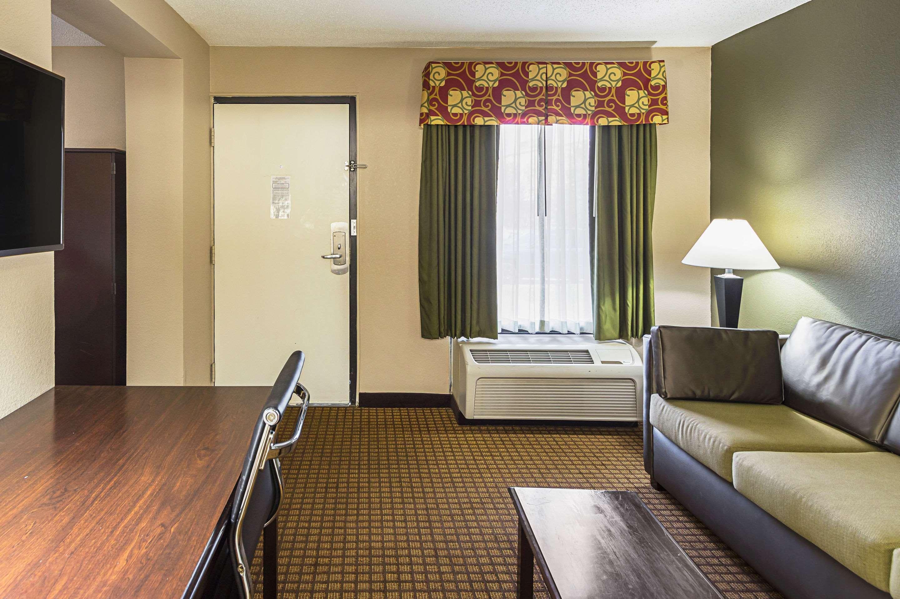 Quality Inn & Suites Greenville - Haywood Mall Kültér fotó