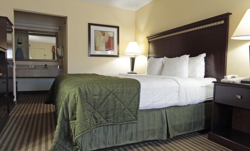 Quality Inn & Suites Greenville - Haywood Mall Kültér fotó