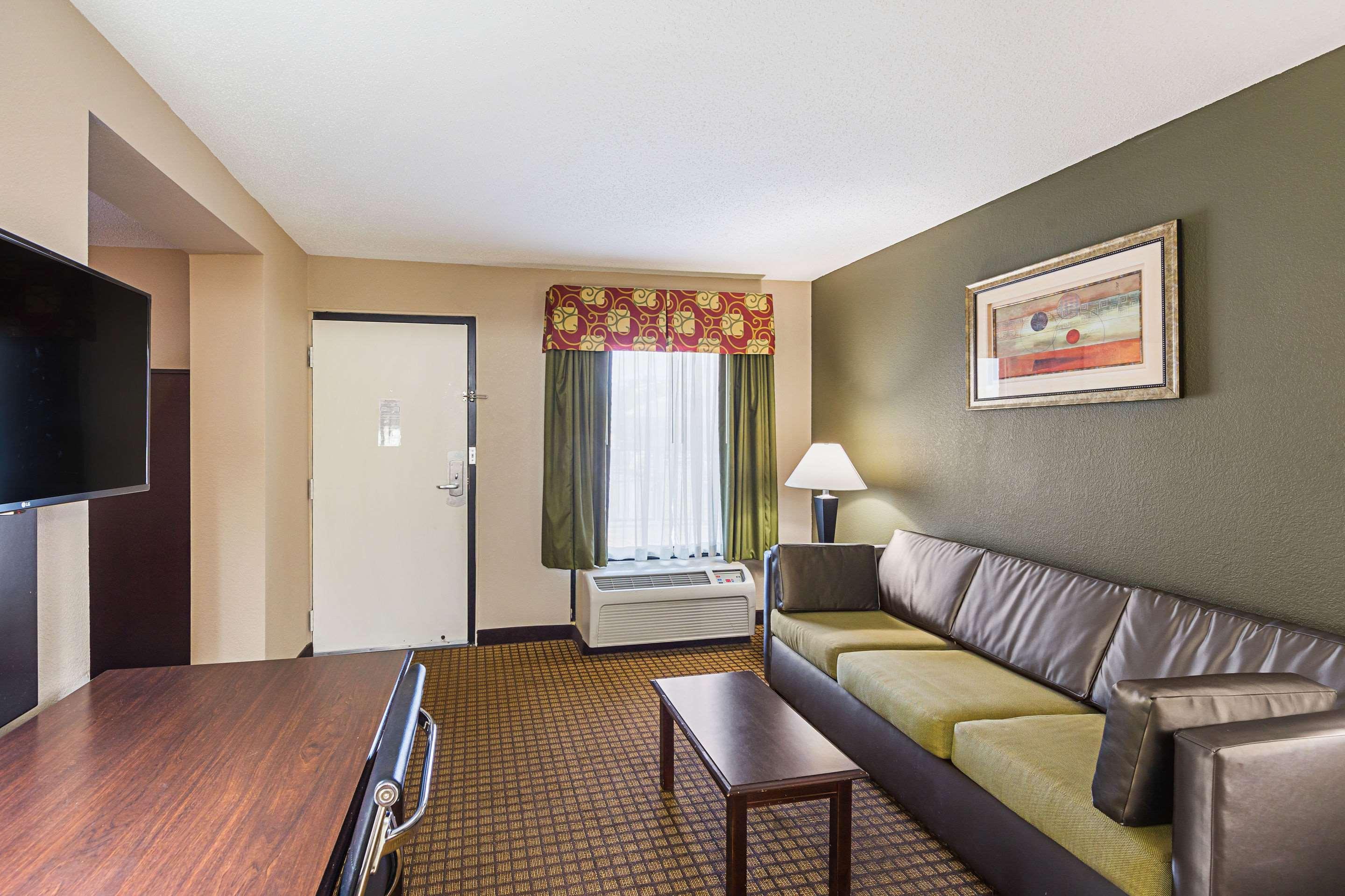 Quality Inn & Suites Greenville - Haywood Mall Kültér fotó