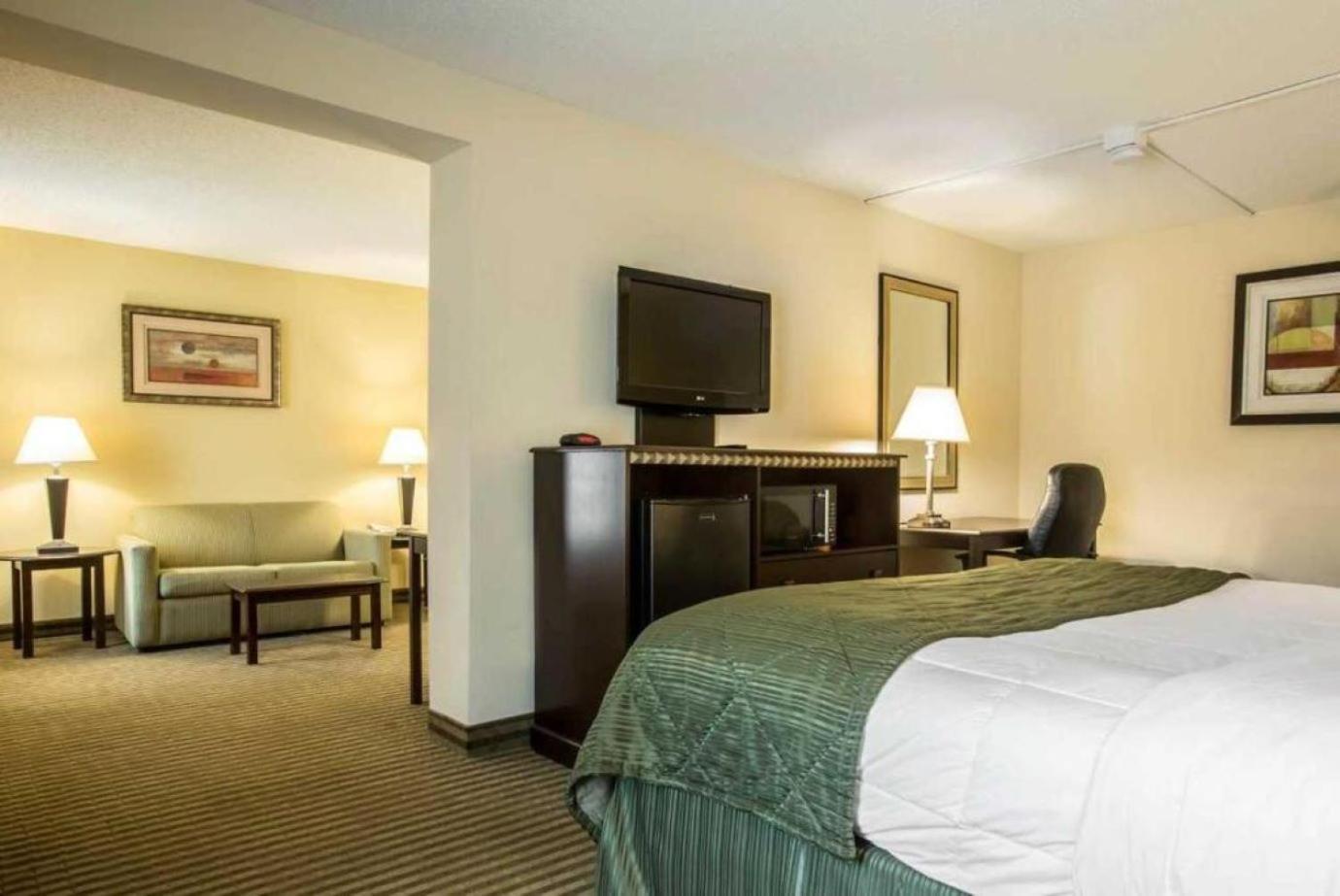 Quality Inn & Suites Greenville - Haywood Mall Kültér fotó