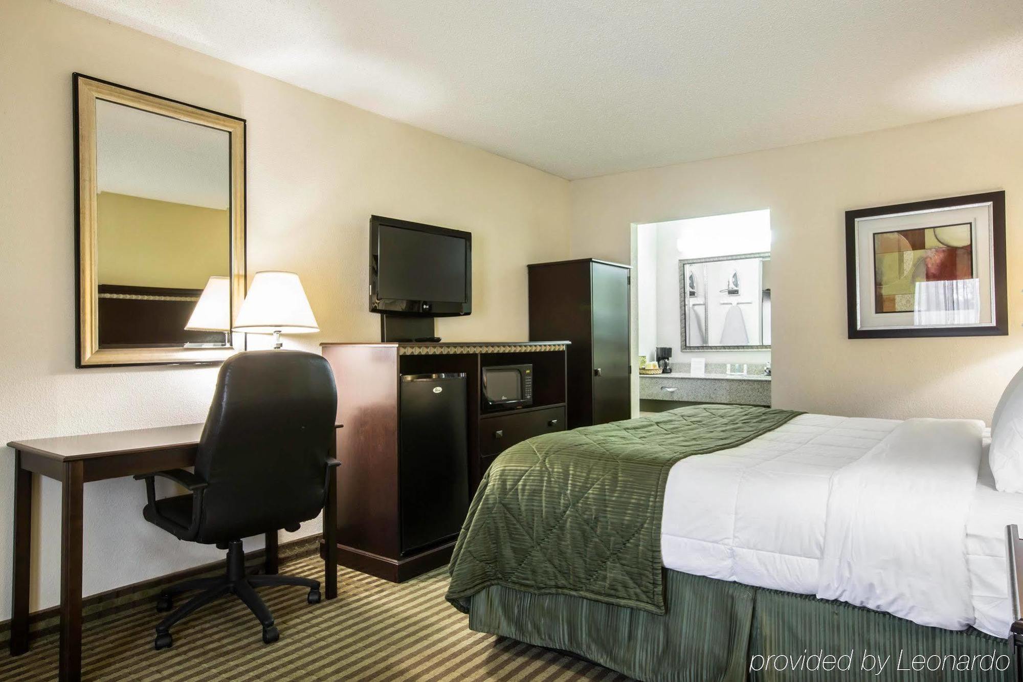 Quality Inn & Suites Greenville - Haywood Mall Kültér fotó