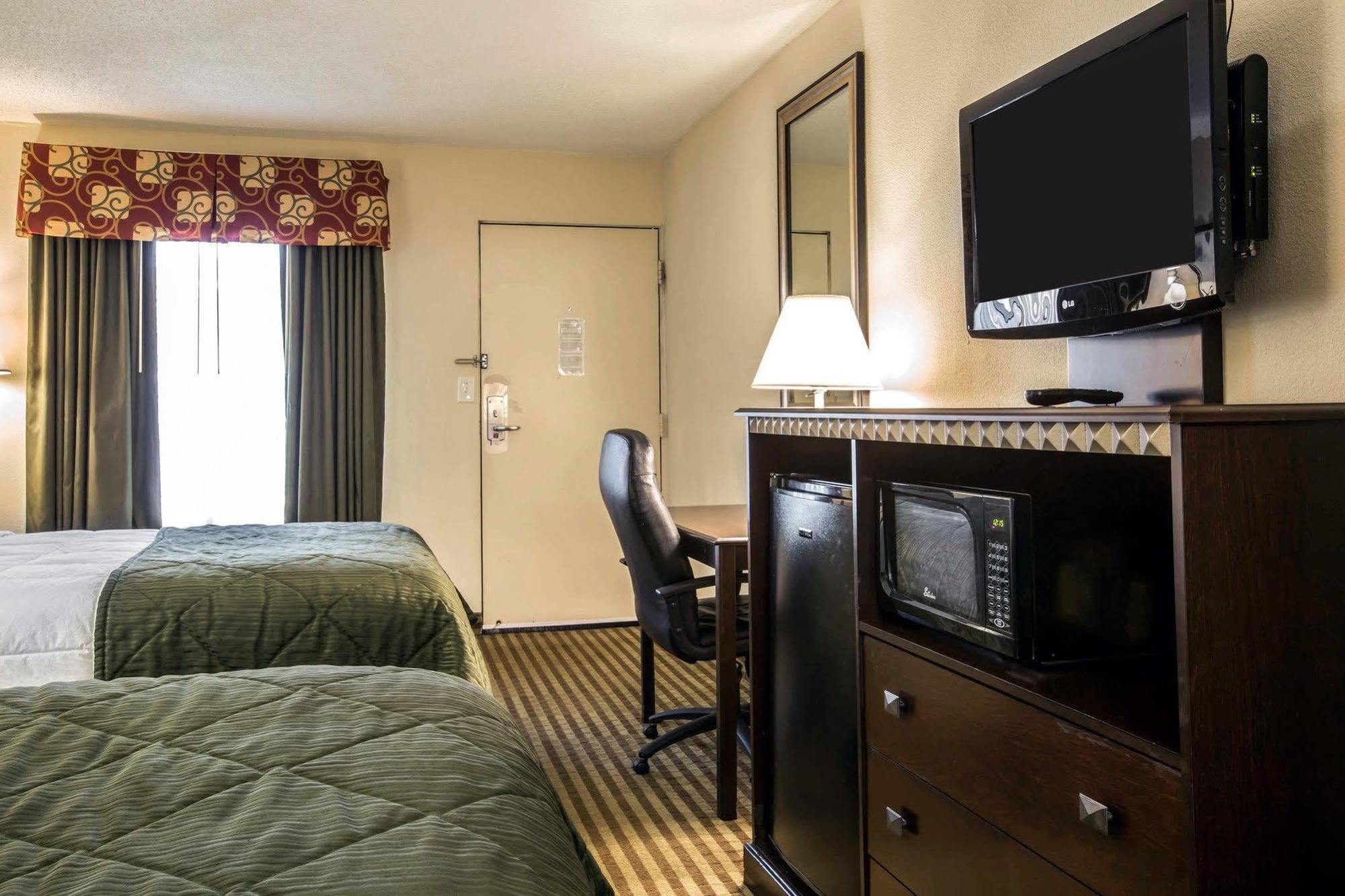 Quality Inn & Suites Greenville - Haywood Mall Kültér fotó