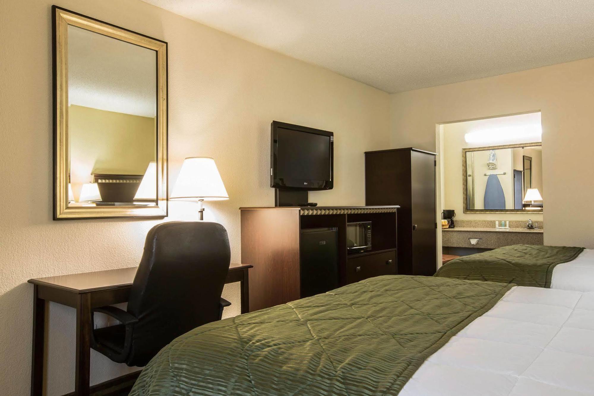 Quality Inn & Suites Greenville - Haywood Mall Kültér fotó